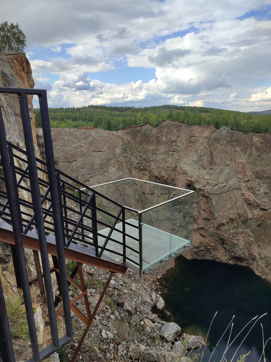 современная площадка над Туимским провалом, с прозрачным дном 