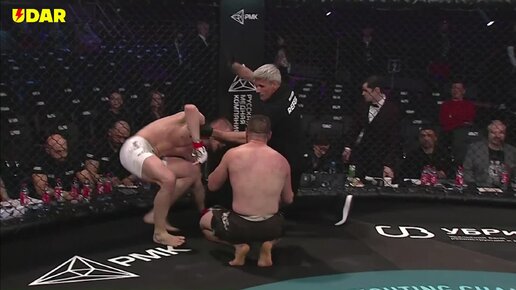 Бокс рой джонс. Тайсон 1996. Тайсон фьюри с уайлдер бой. Тайсон и холифилд бой. Каваляускас боксер.