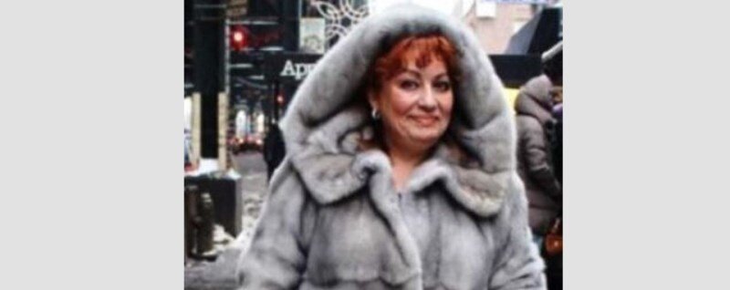 Жительница России в шубе
