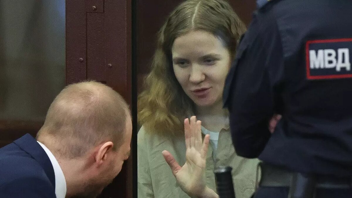     Россиянка Дарья Трепова*, обвиняемая по делу об убийстве военкора Владлена Татарского, выступила с покаянным последним словом в суде.