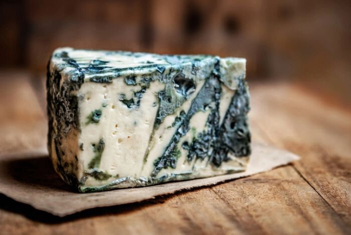рокфор, бри, горгонзола. полезен ли сыр с плесенью для организма. горгонзола дор блю. сыр тамплиер с голубой плесенью. полезен ли сыр с плесенью для организма.