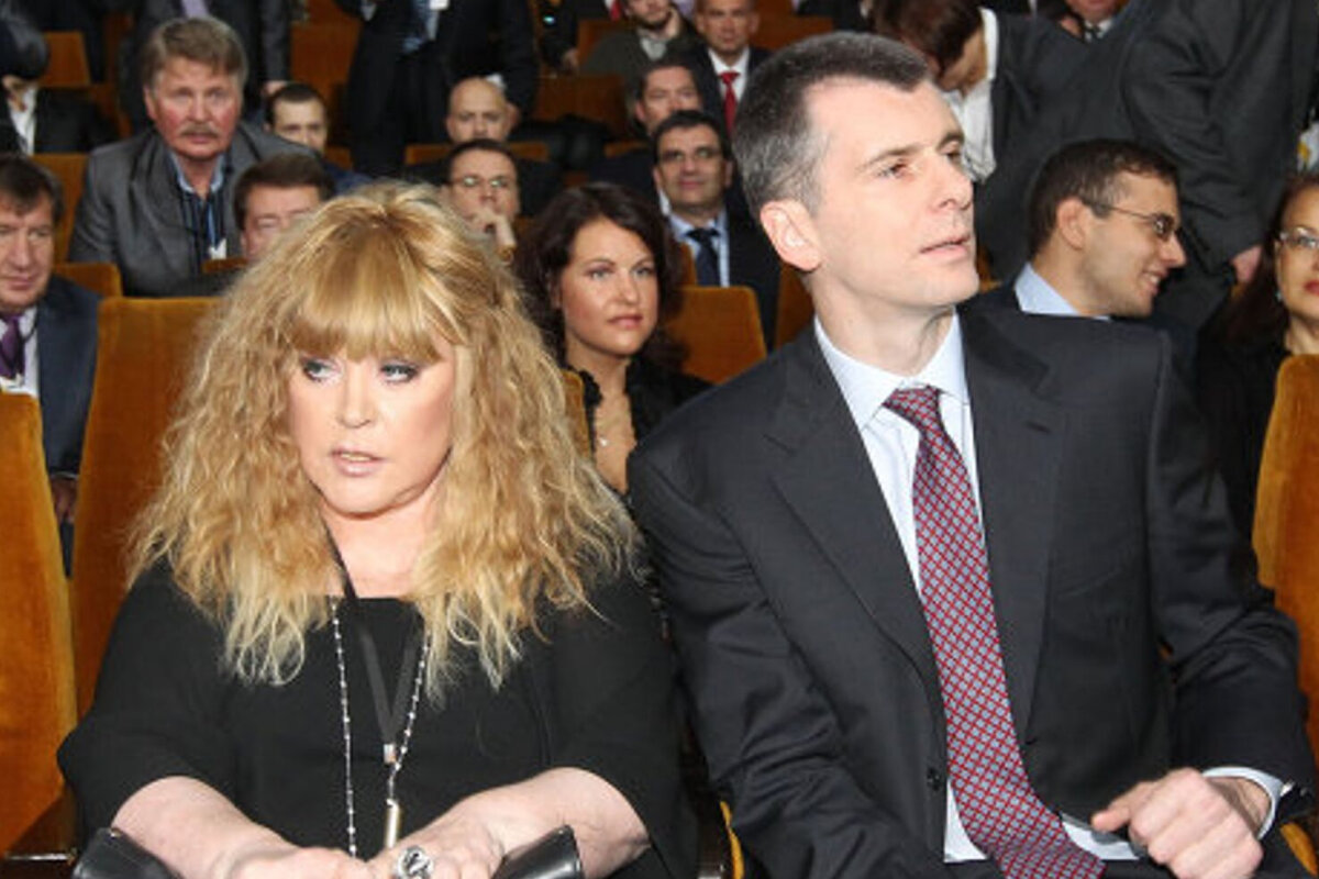 Такая красивая и одна. Люди женятся, заводят детей. До сих пор нет детских. Нету девушки. У меня до сих пор нет ответа прикол.