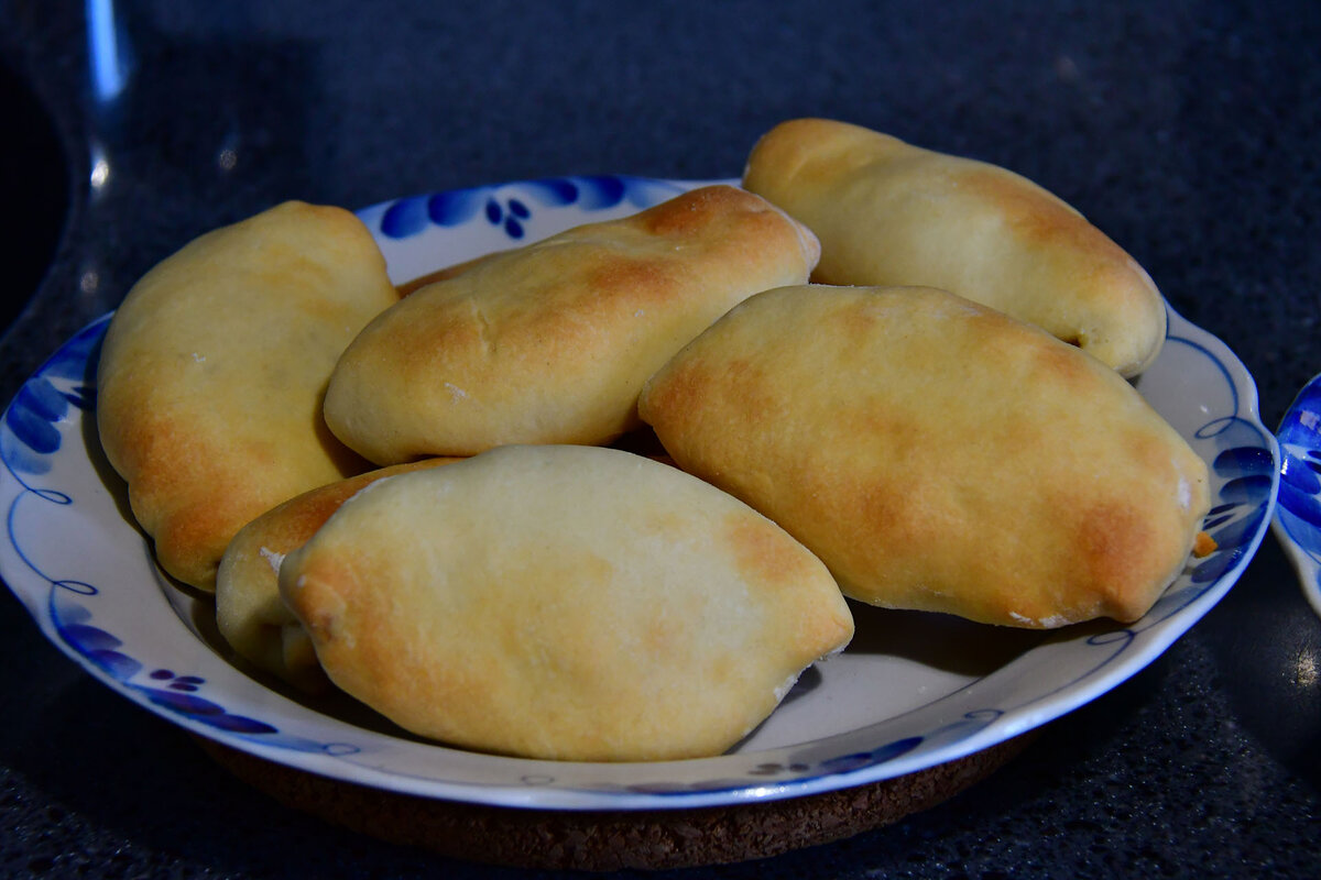 Пирожки с луком и яйцом в духовке