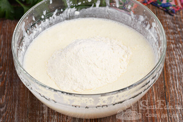 творожная запеканка в духовке без манки. запеканка с творогом. запеканка примавера творожная. чем сверху смазать творожную запеканку. творожная запеканка в духовке.