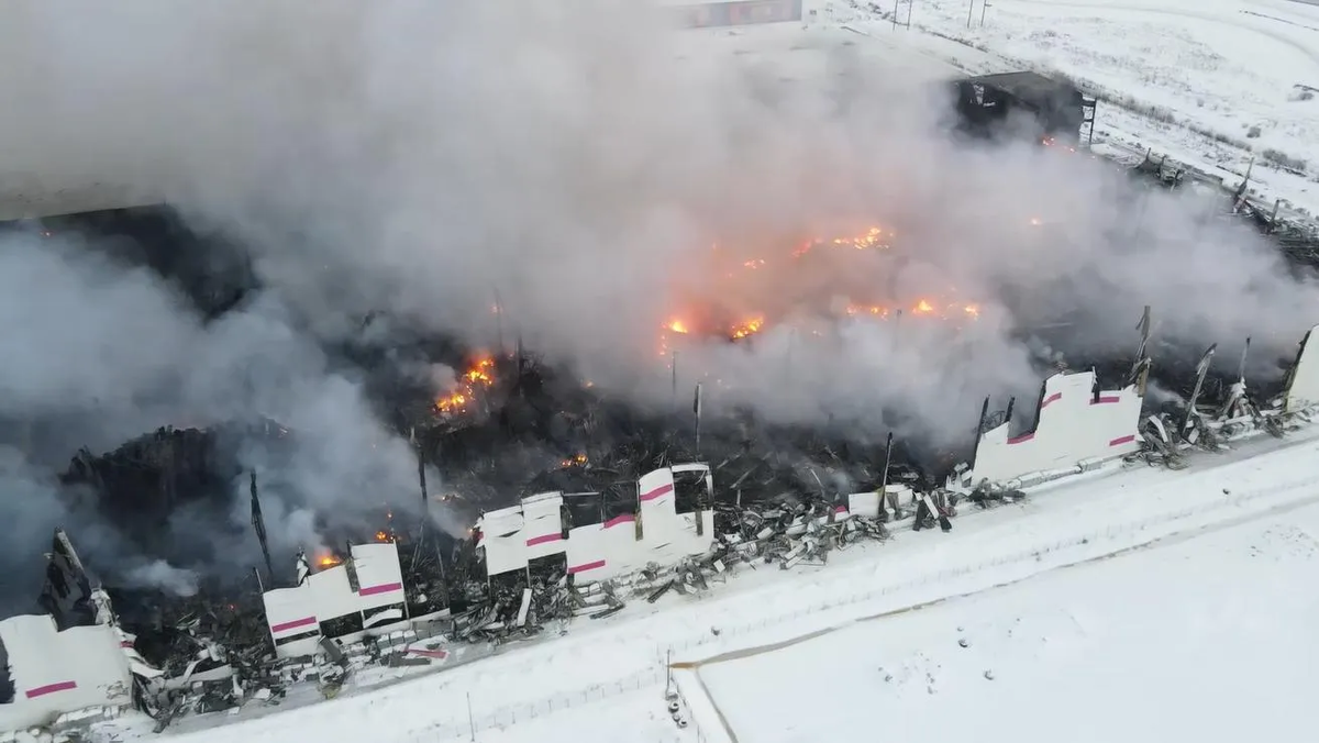 пожар склад шушары пушкинская улица. склад озон в шушарах. 22. пожар шушары. площадь возгорания в шушарах.