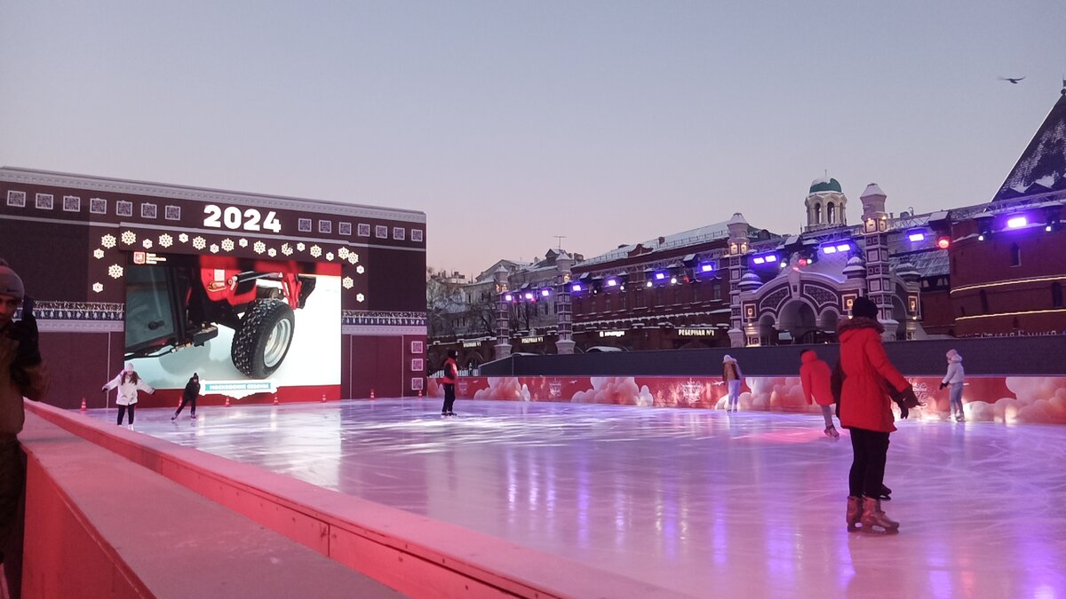 Холл медиацентра зарядье. Парк зарядье медиа холл. Парк зарядье архитектура. Парк зарядье музей. Выставочный центр зарядье.