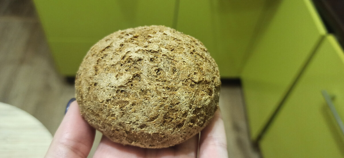 подовый хлеб. что можно приготовить в корке хлеба. горячий хлеб. хлеб из пекарни. хлеб дарницкий подовый (нарезанная часть изделия).