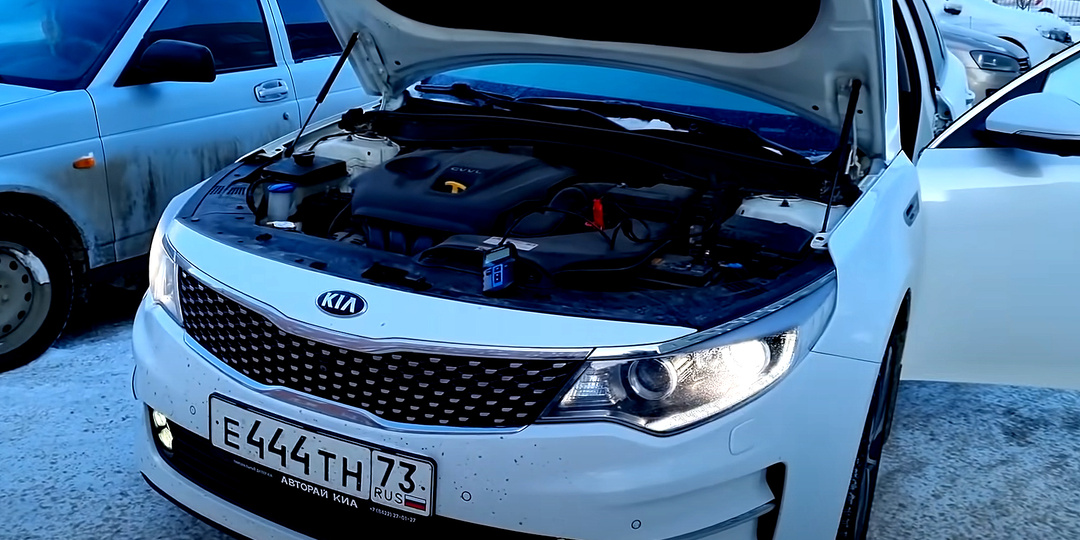 Включаю фары перед пуском двигателя в морозы: насколько это полезно для аккумулятора