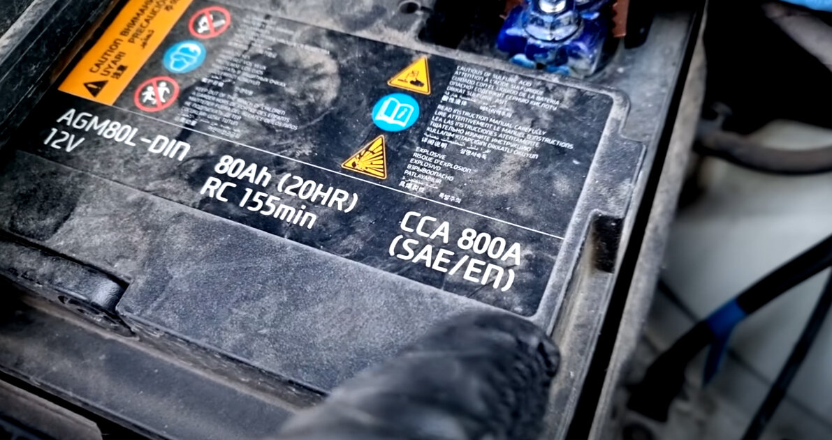 зарядка акб без снятия с автомобиля. помогает ли зарядка аккумулятора. зарядка нового аккумулятора автомобиля. как правильно подключить аккумулятор к зарядному устройству схема. как подсоединить зарядное устройство к аккумулятору.