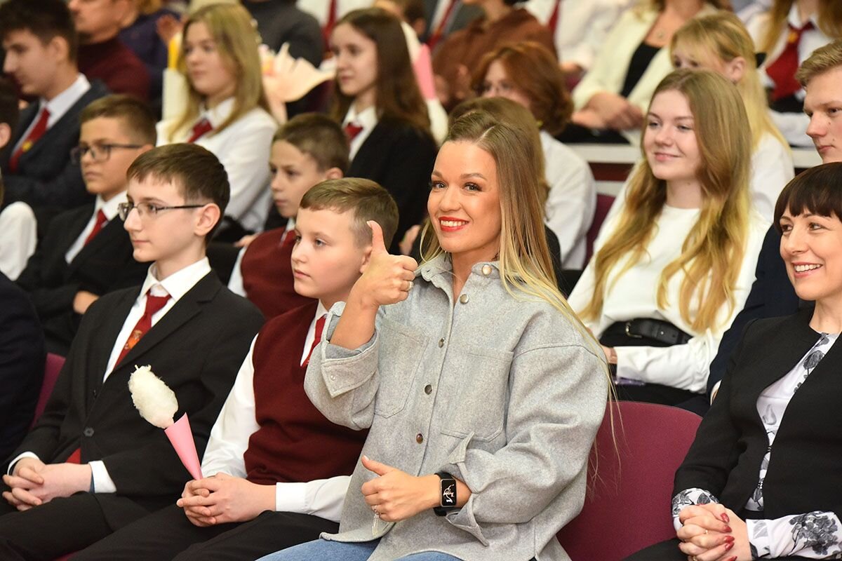 Волшебники из вэйверли плэйс. Евротур - eurotrip (2004). Зарубежные звезды в отеле. Брендан хант мы миллеры. Олсен очень хорошие девочки.