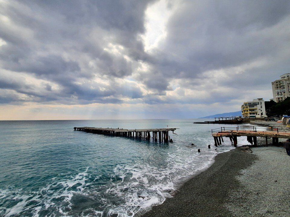 шторм ялта 2007. шторм в крыму 13 октября. когда закончится шторм в крыму сейчас. штормит в крыму. шторм на черном море севастополь.