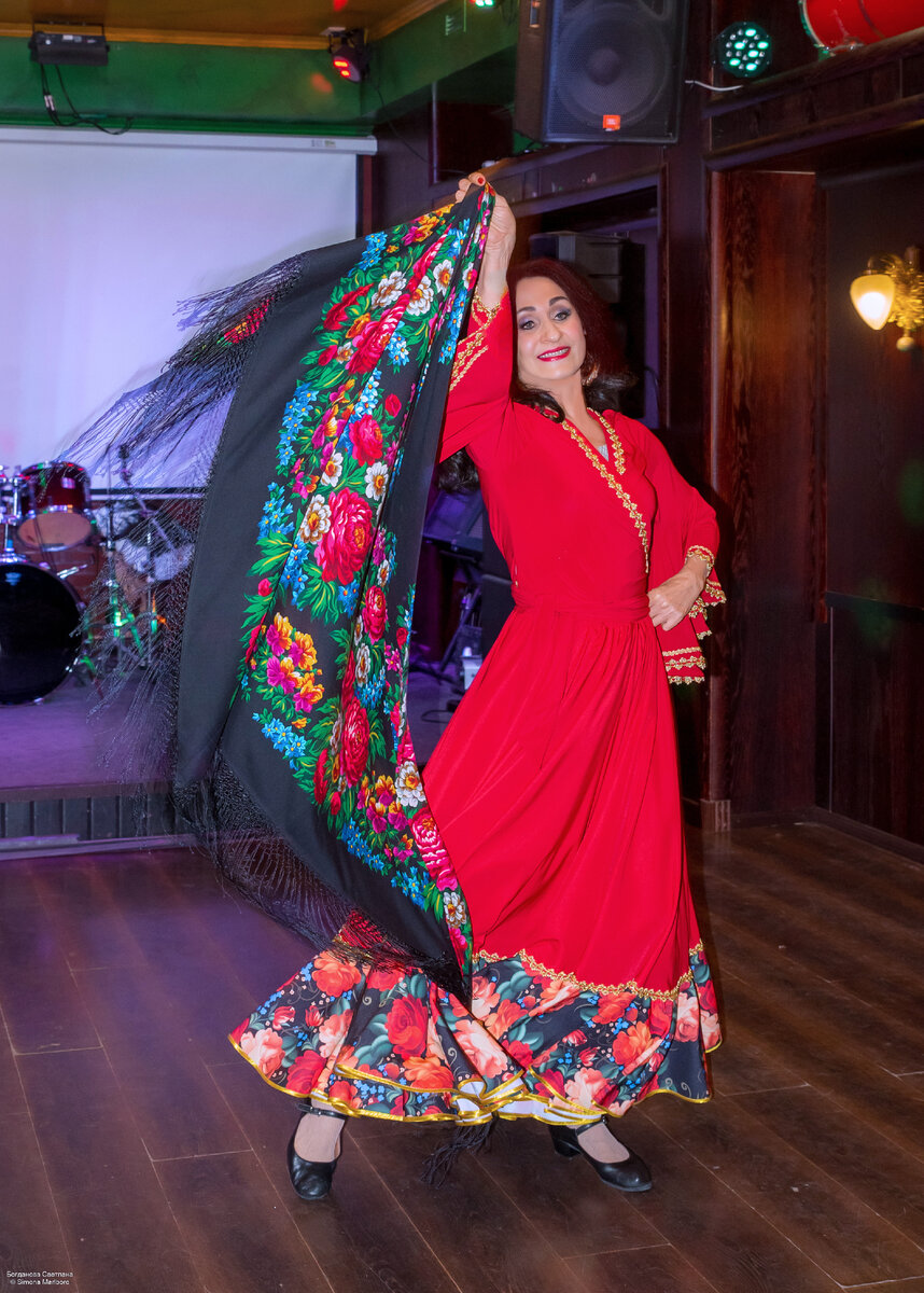 Цыганский танец «Ворожея» в исполнении Qvarta Roma. Хореография Елены Морены. Ирландский паб O’Connell’s, 27 декабря 2023 г.