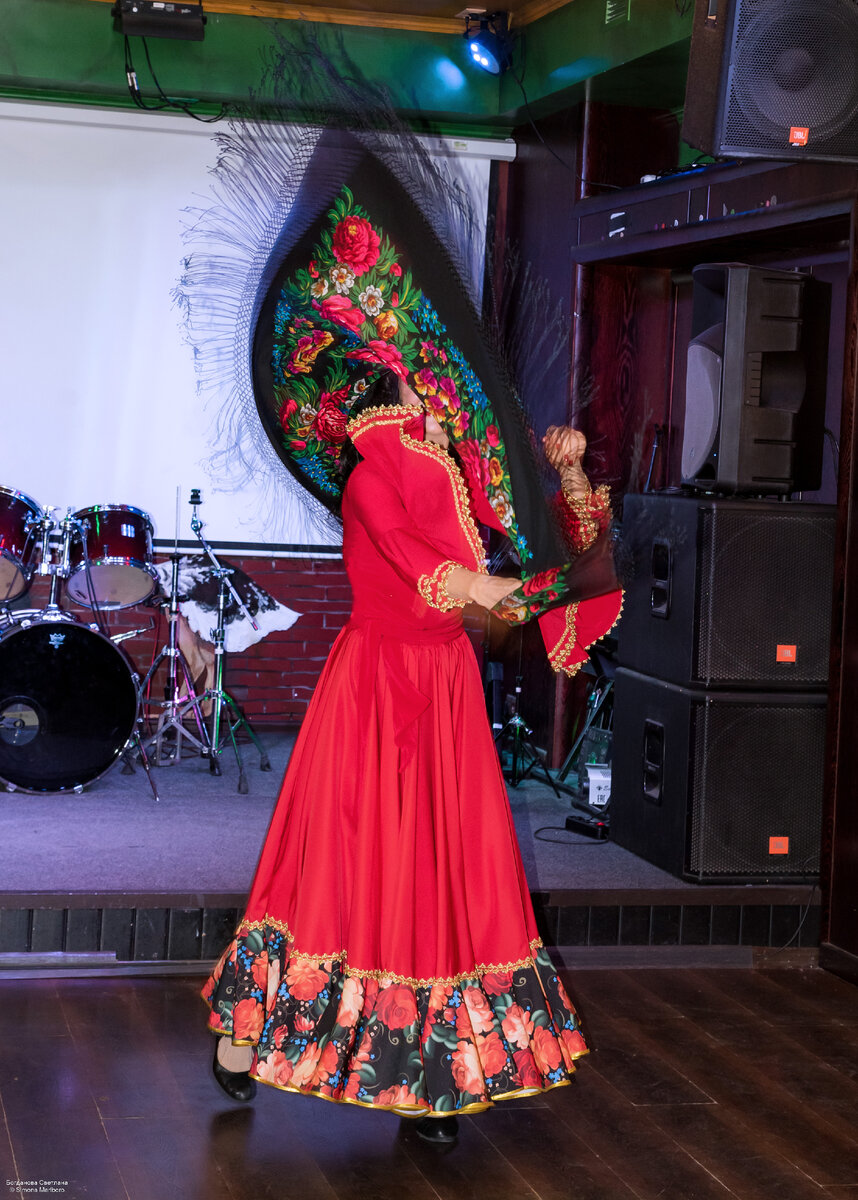 Цыганский танец «Ворожея» в исполнении Qvarta Roma. Хореография Елены Морены. Ирландский паб O’Connell’s, 27 декабря 2023 г.