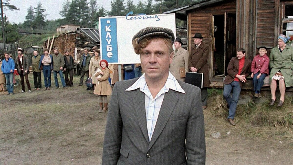 Кадр из фильма "Любовь и голуби".