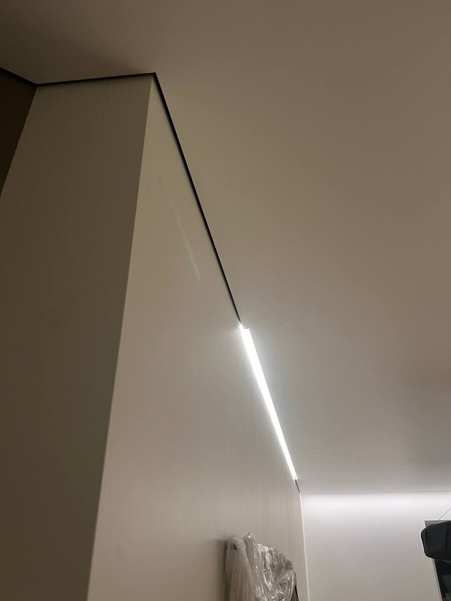 2 уровневые натяжные потолки. натяжной потолок небо с подсветкой. натяжные потолки линия неба. натяжной потолок небесная линия. натяжные потолки линия неба, улан-удэ.