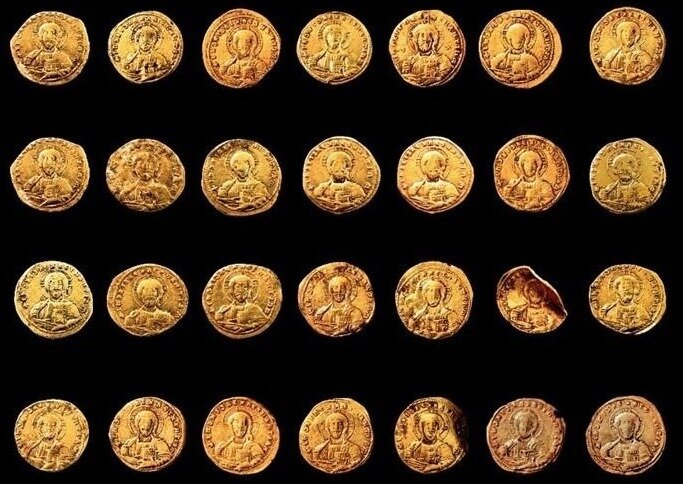 Все 28 монет из клада. Как видно несмотря на возраст в более чем 1000 лет артефакты хорошо сохранились