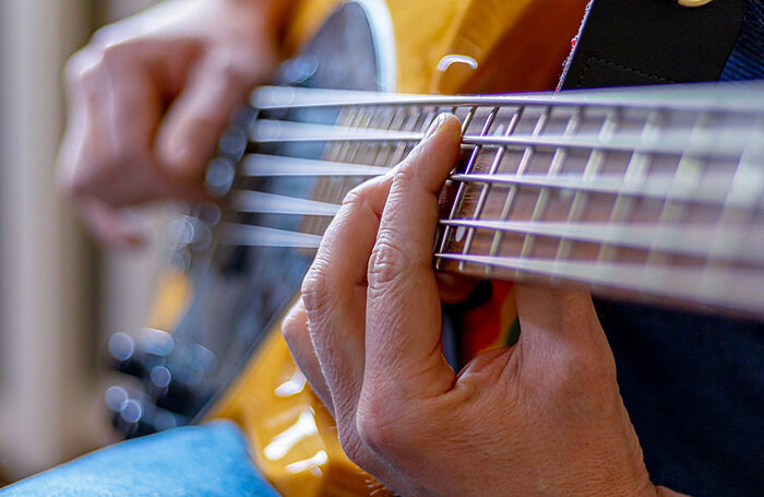 красивые высказывания о музыке. пластинки с песнями. мелодия чья песня. мелодия чья песня. любимые песни песни.