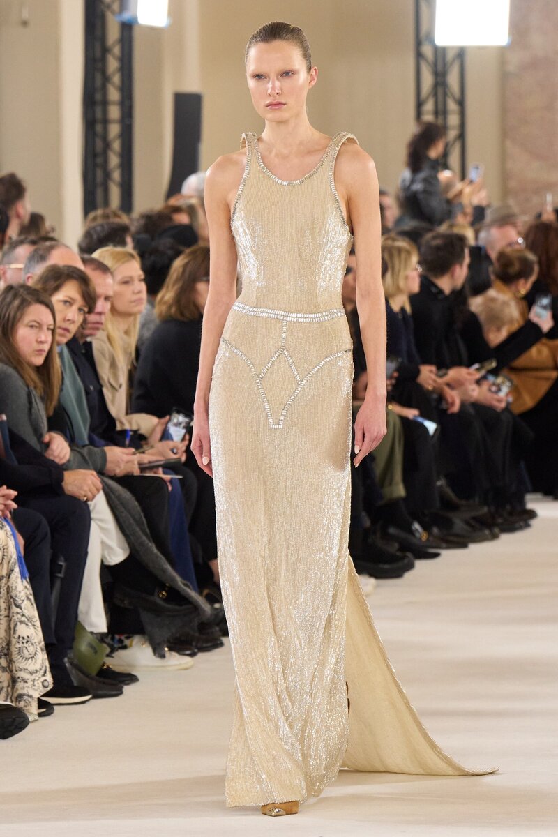 где проходят показы моды. московская неделя моды 2022 в зарядье. мода нью йорка 2021. фэшн шоу. кейт бекинсейл на показе мод в англии.