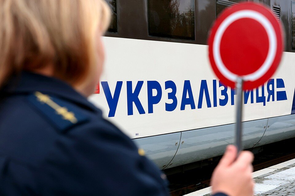 Так вот, судьбоносное распоряжение, которое правительство внесло в СНБО запрещает все виды транспортного сообщения с Россией 
Фото: GLOBAL LOOK PRESS