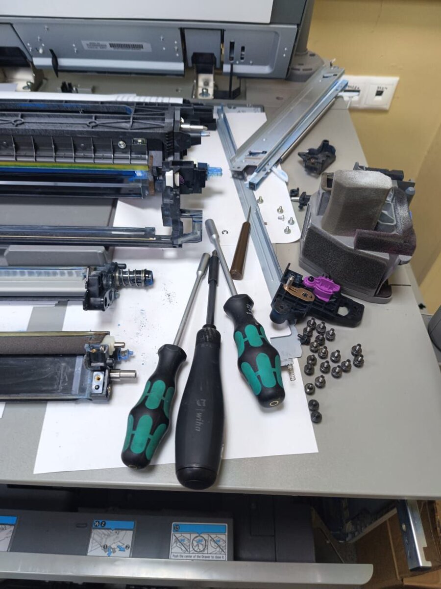 оргтехника для офиса. большая оргтехника. Brother mfc l8650. Epson workforce enterprise wf-c21000d4tw. компьютерная техника в офисе.