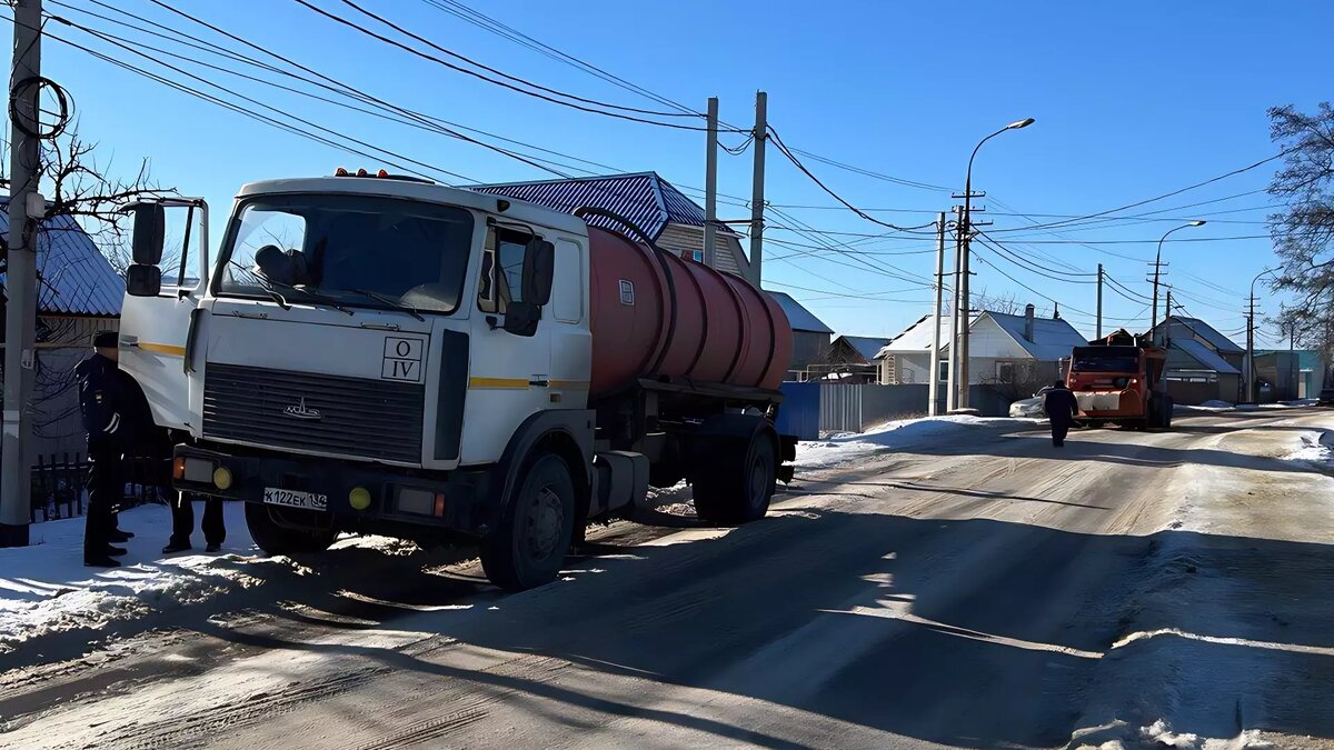     Автоцистерна наехала в понедельник, 22 января, на восьмилетнюю школьницу в рабочем поселке Средняя Ахтуба. Организована надзорная проверка по факту ДТП, сообщили в прокуратуре Волгоградской области.