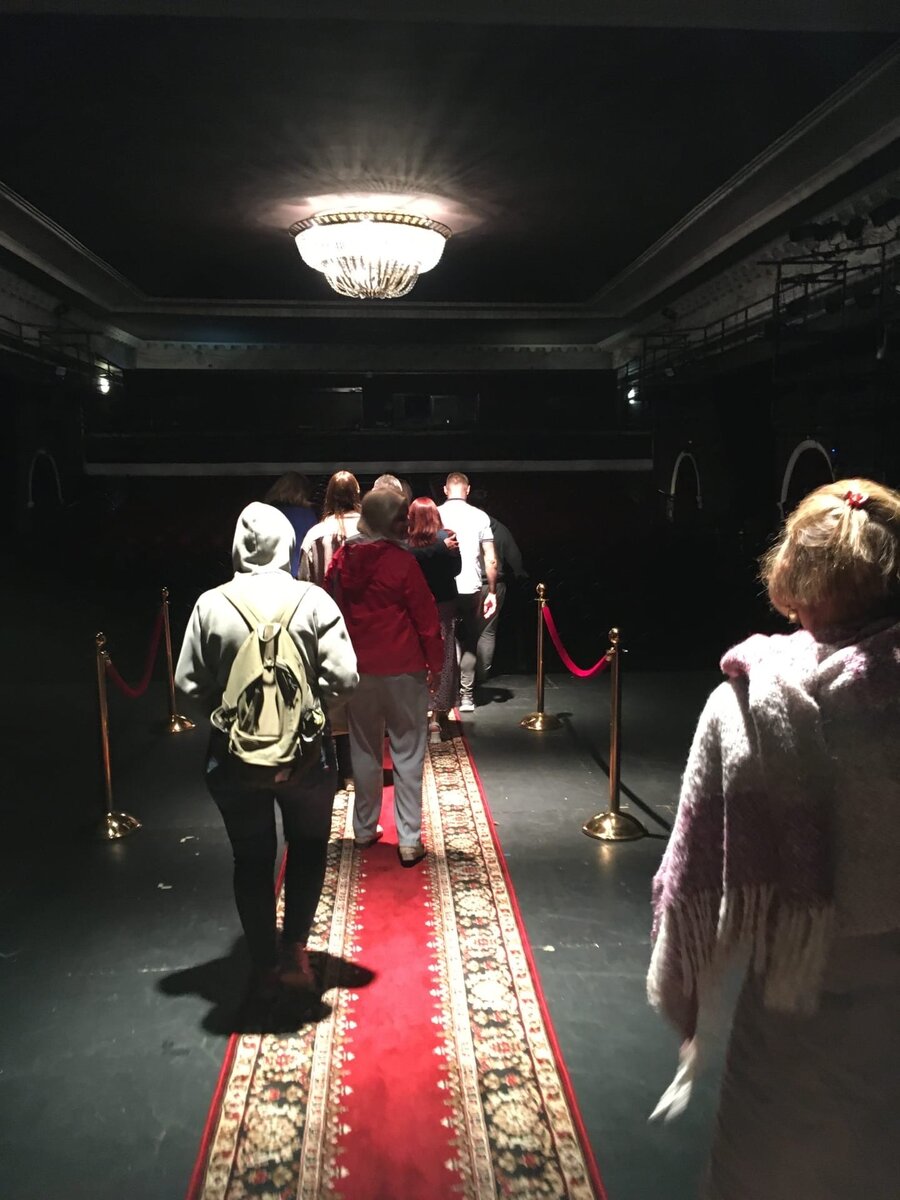 По ковровой дорожке !