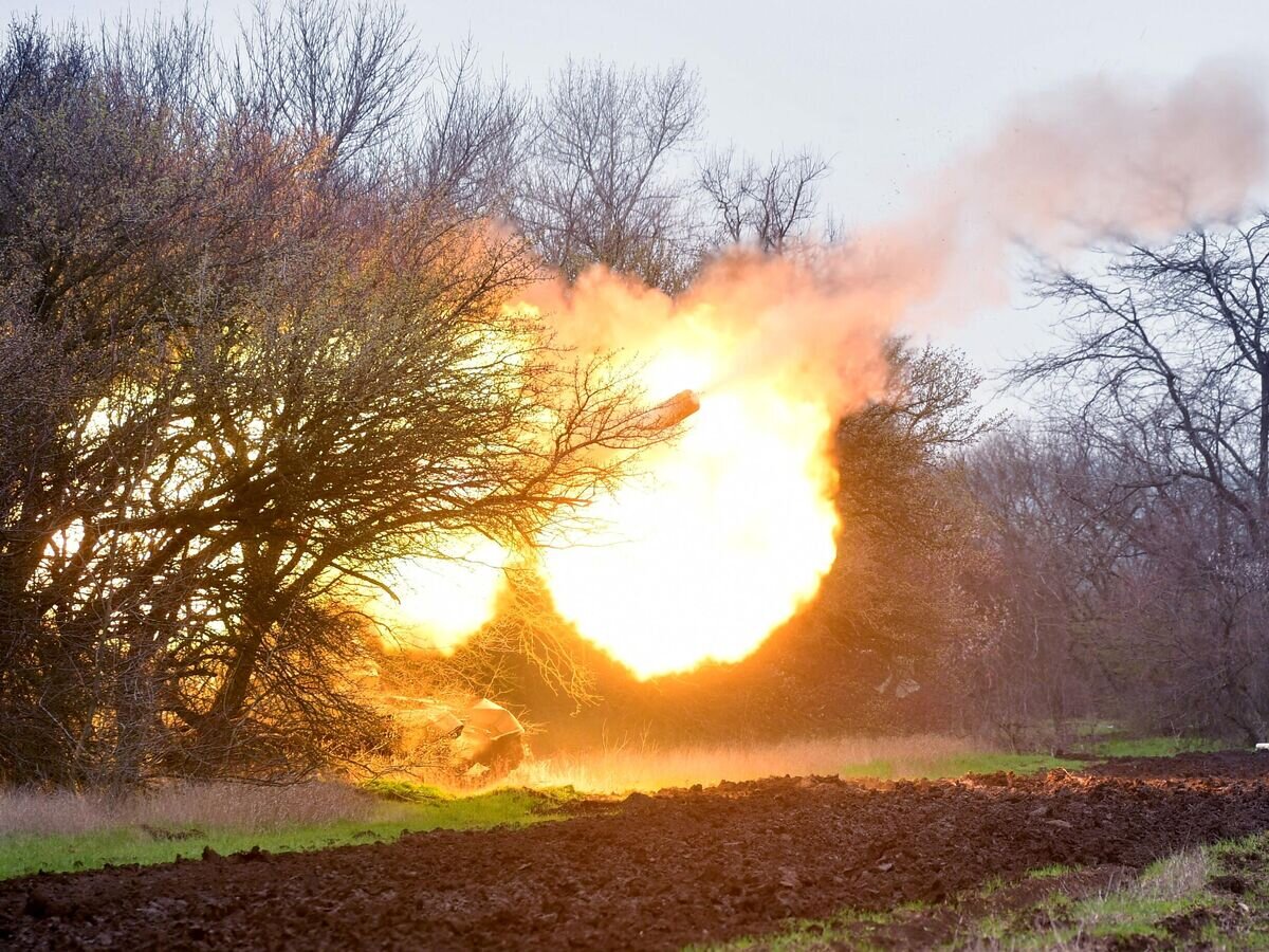    Самоходная артиллерийская установка "Мста-С" на боевой позиции в зоне проведения спецоперации© РИА Новости