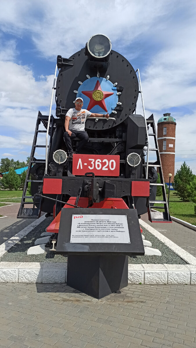 В реальности он очень красивый, большой и крепкий 