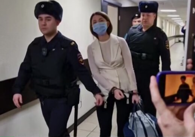 Смешные смс переписки. Пришло смс. Какую смску отправила. Смс приколы. Прикольные смс фото.