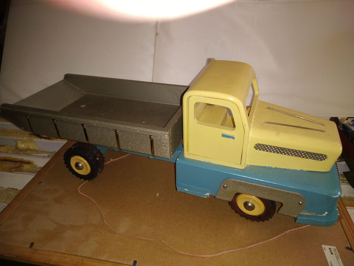 Грузовой автомобиль производства ГДР. Фото из открытых источников. Листаем галерею -->>