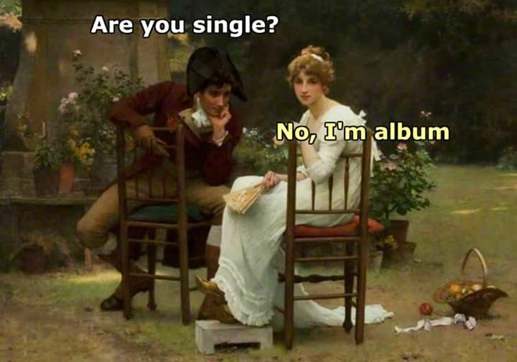 to be single - быть холостым/холостой (без пары), но слово сингл - хит или одна песня музыканта, которая стала хитом