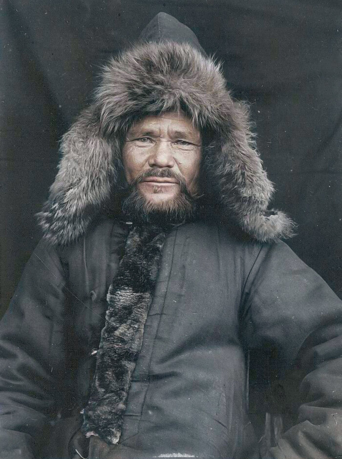 19 век англия аптека. эпоха бель эпок франция. промышленная революция 19. официант 19 века. хх век сервис.