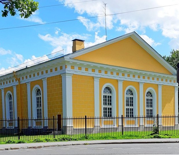 Здание Манежа Волынского полка /фото из личного архива/