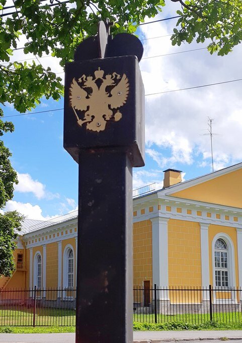 Вид на Манеж с территории храма Спиридона Тримифутского /фото из личного архива/