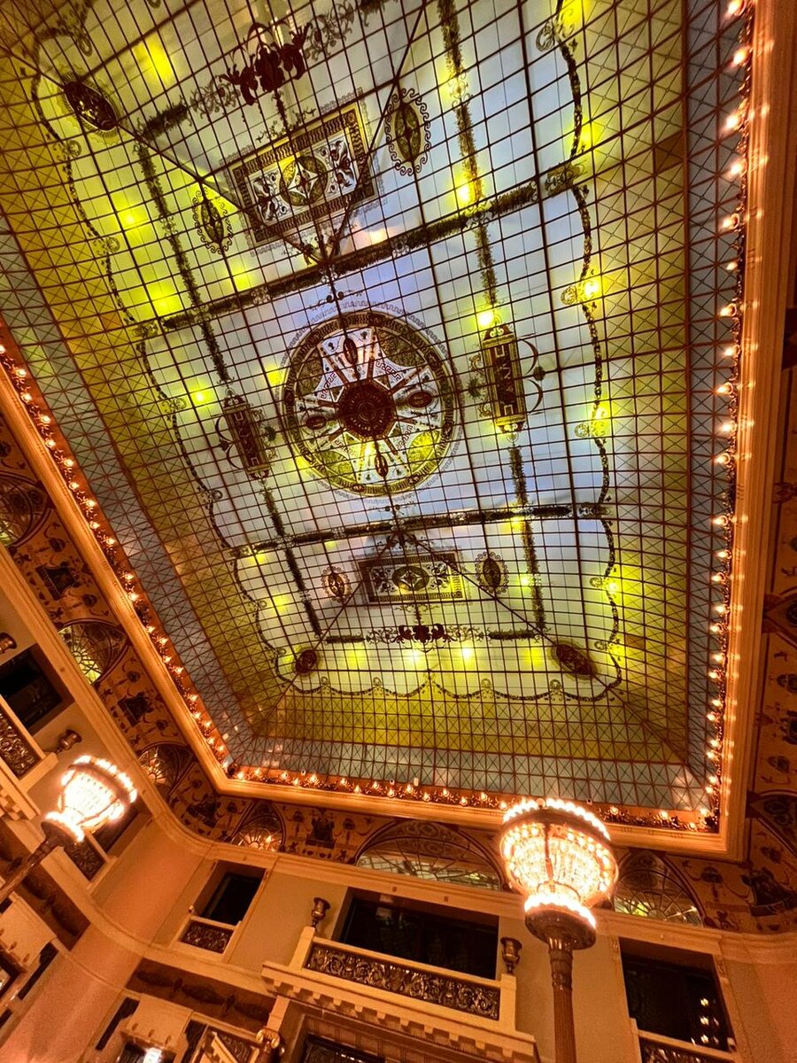 Стеклянный купол ресторана