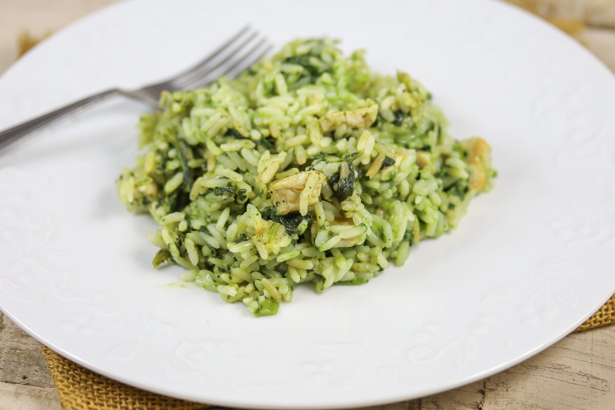 шпинатное ризотто. ризотто со щавелем. ризотто со шпинатом. ризотто со шпинатом. рис со шпинатом и тофу.