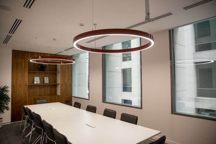 обустройство рабочего места в офисе. кабинет опен спейс. обустройство рабочего места. перегородки опен спейс. организация пространства в офисе.