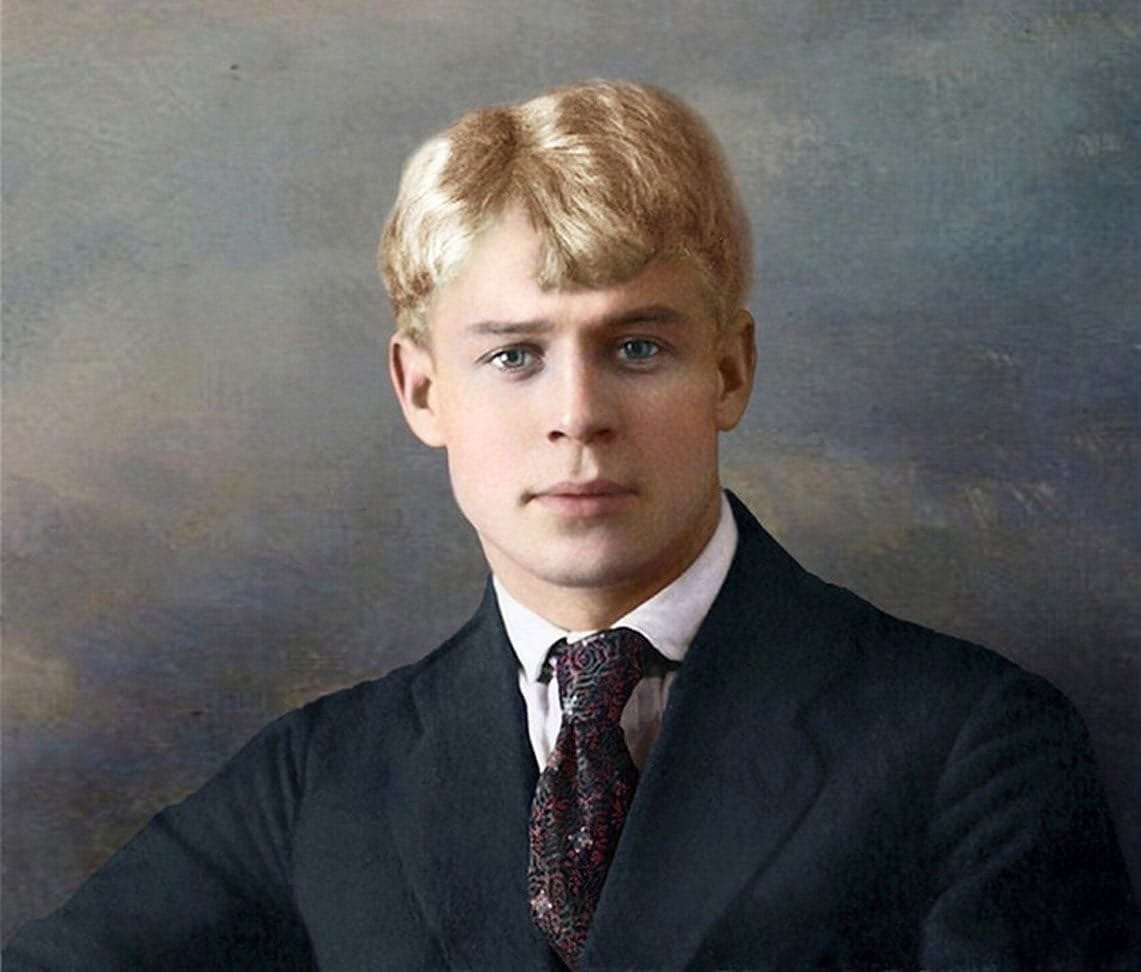 Не вернусь я в отчий дом, 
Вечно странствующий странник.
Об ушедшем над прудом
Пусть тоскует конопляник.