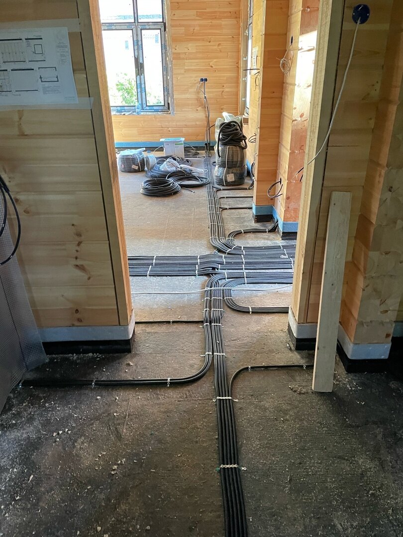 Черновая электрика в деревянном доме