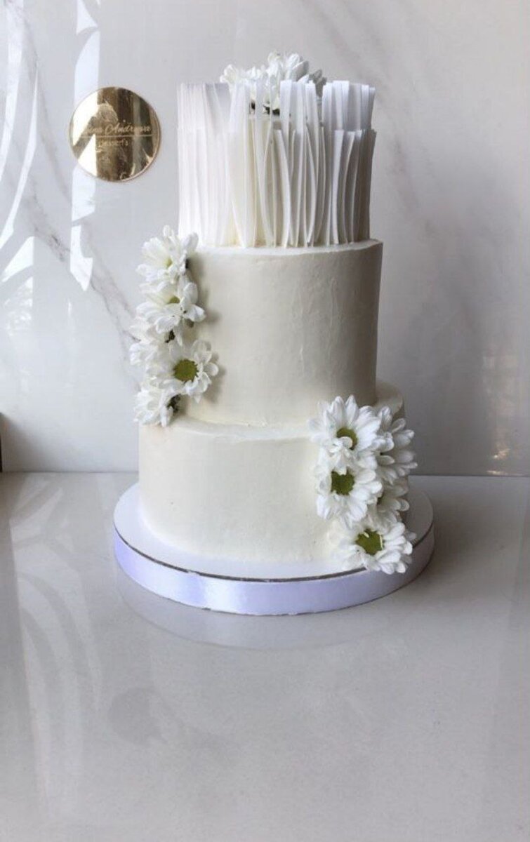 свадебный торт!. свадебный торт для невесты. белый торт. красивые свадебные торты. заказ свадебного торта фото.