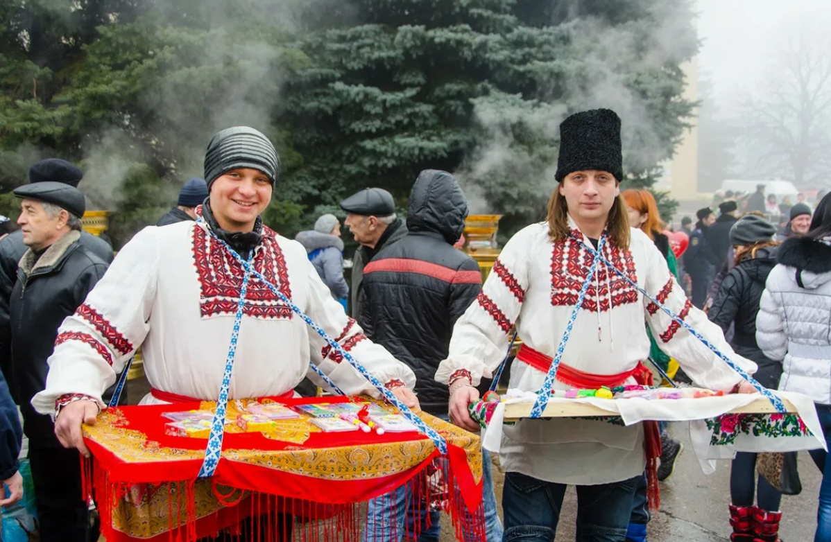 Лотки на Масленицу. Короб коробейника. Лоток коробейника. Зазывалы на Ярмарке.