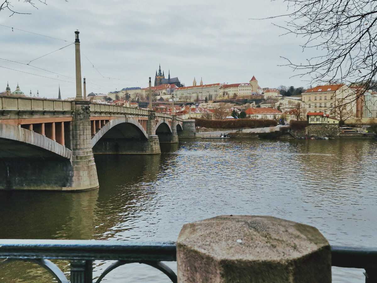 фото автора: а это вот сегодняшняя Прага...Немного снежку.