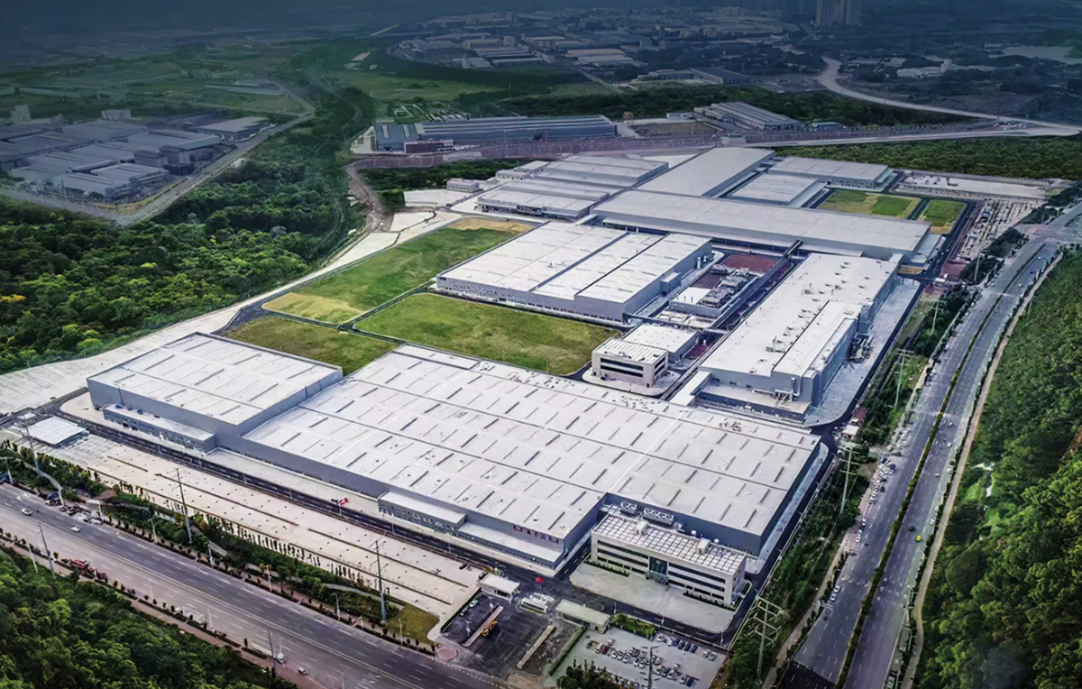 Это небольшой китайский завод, на  тысяч десять людей