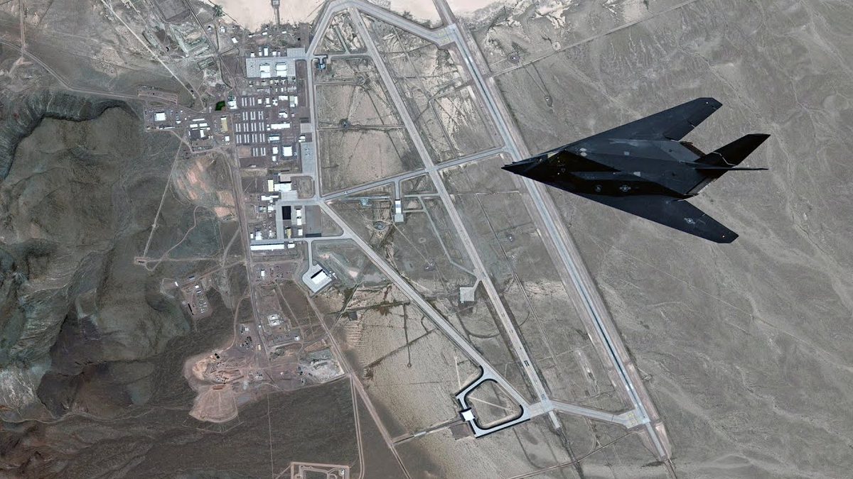 Area 51 unisono. Штат Невада зона 51. Секретная база США зона 51. Зона 51 Невада США. Лас Вегас зона 51.