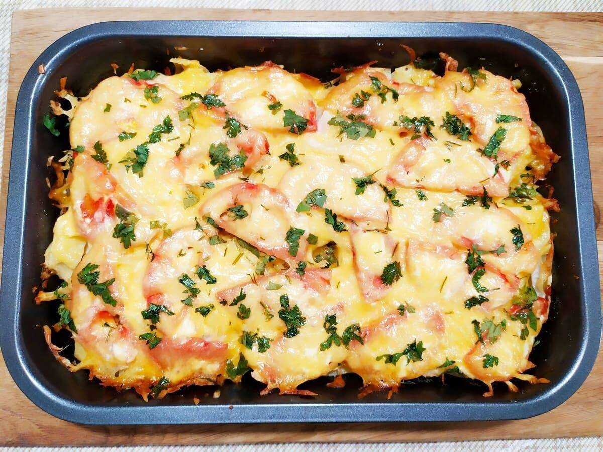 Куриная грудка запеченная в духовке. Куриное филе с грибами и сыром в духовке. Куриная грудка запечённая с сыром и помодорами. Бедрышки куриные в духовке. Куриная грудка фа́ршип.