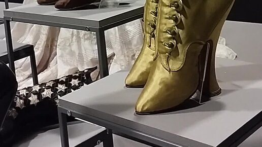 Век 19 изменчивая мода вднх. Генрих брокар духи. Мода середины 19 века в россии. Мода 19 века в европе. Век 19 изменчивая мода вднх.