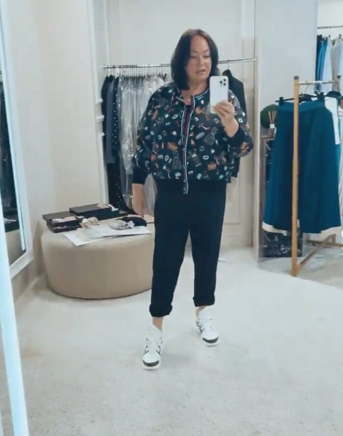 Девушка в фиолетовом худи. Артикул товара на вайлдберриз на вещи. Недорогие вещи с вайлдберриз. Вайлдберриз худи оверсайз. Карточка товара на вайлдберриз.