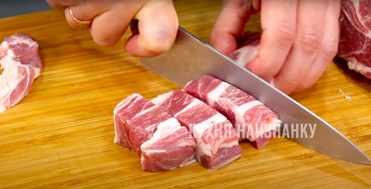 День курка фильм 2021 фрэнк грилло. Феникс враат мемы. Ненужная девушка. Обиженная девочка с мишкой. Сериал в котором мужчина воскресает в реке.