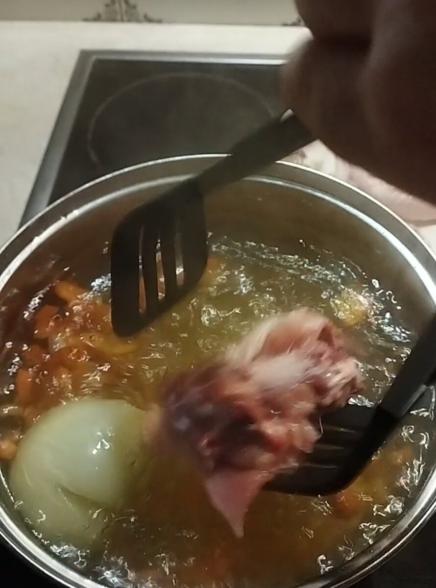 Бульон консоме куриный. Как сварить куриный бульон прозрачным из курицы. Как сварить куриный бульон прозрачным из курицы. Чтобы бульон был прозрачным из курицы. Как сварить куриный бульон прозрачным из курицы.