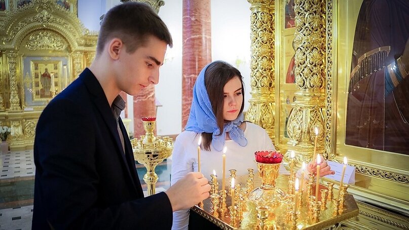 Ко св причащению слушать. Последование ко святому причастию. Последование ко святому причащению. Последование ко святому причащению оптина пустынь. Каноны совмещенные ко святому причащению.